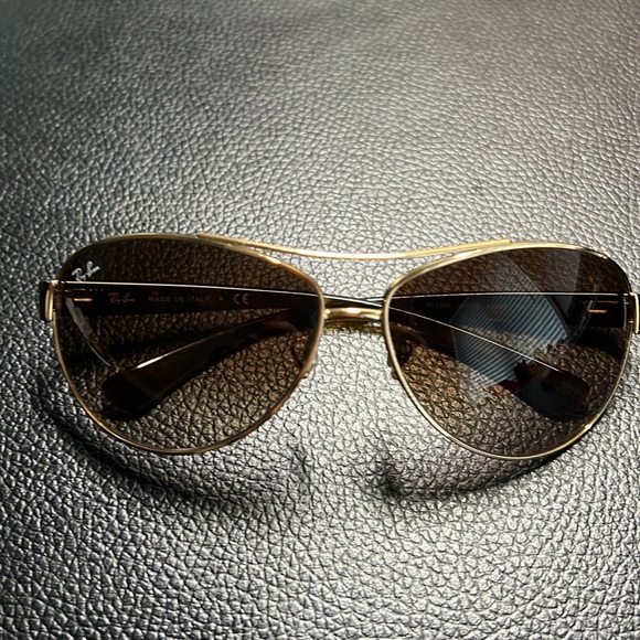 Authentic like new Ray Ban sunglasses main image 4